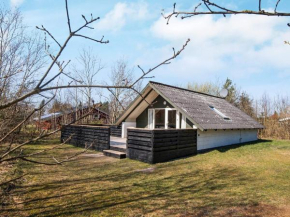 Cozy Holiday Home With Roofed Terrace in Glesborg, Bønnerup Strand